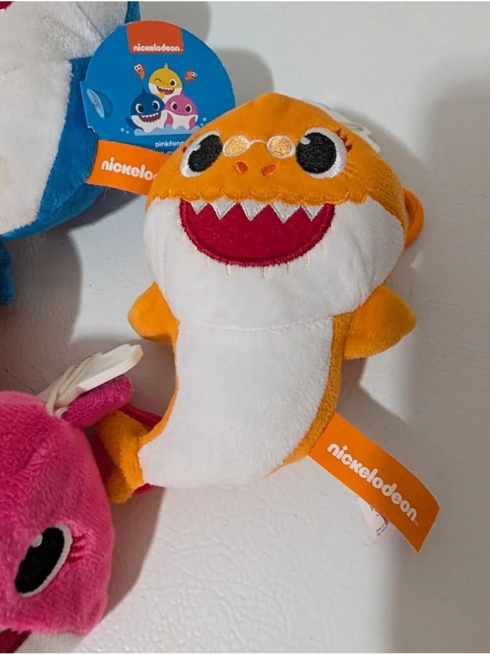 Baby Shark Bundle Yellow interactive, Grandma, Pink Blue plush and 2 bracelets